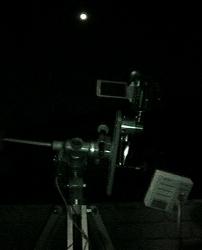 月と望遠鏡